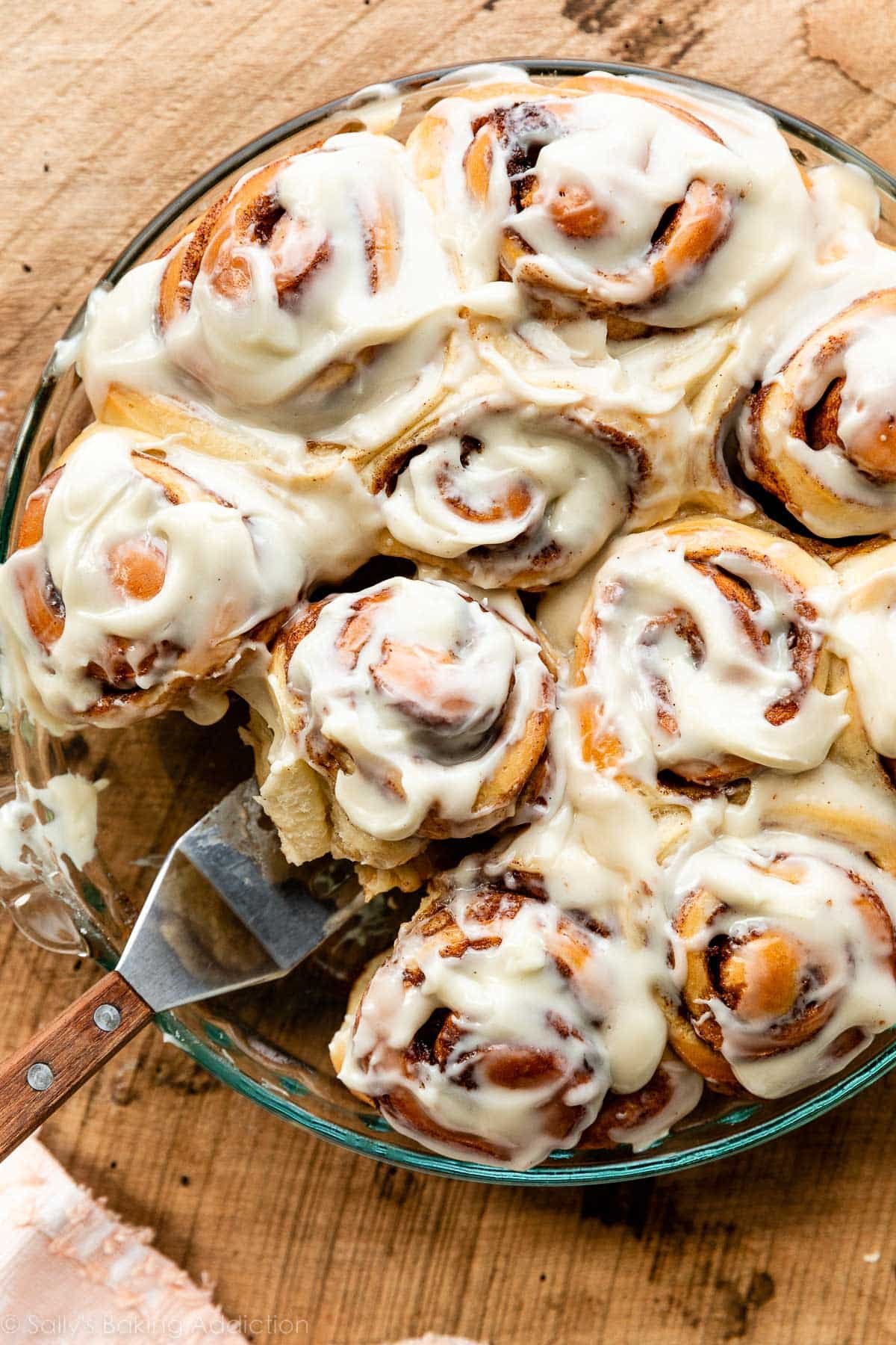 easy cinnamon rolls with cream cheese frosting