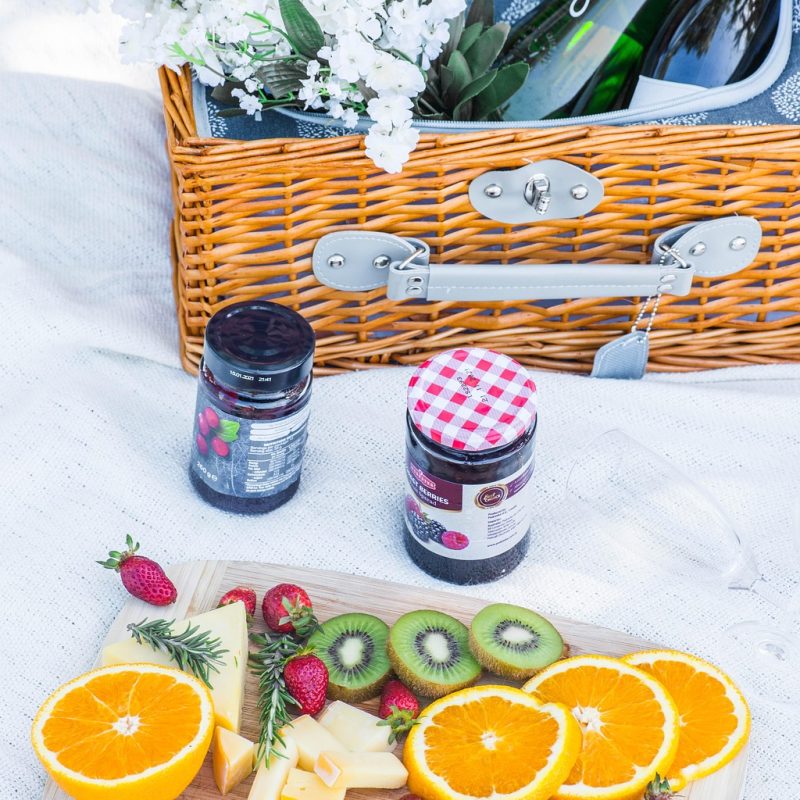 picnic, fruit, basket, flowers, beautiful flowers, bottle, table setup, flower background, dinner, plates, decor, wine glass, flower wallpaper, outdoor, picnic basket, cutlery, meal, nature, lunch, food